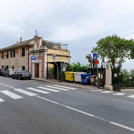 Hintown In Tutti In Famiglia Nyaraló